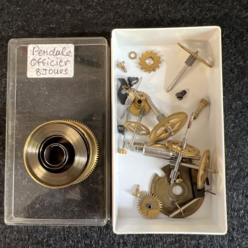 Horlogerie pieces - ,,
