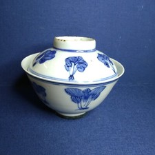Antique Chinese porcelain blue and white bowl, 19th century. 中国古董青花瓷碗，十九世纪。