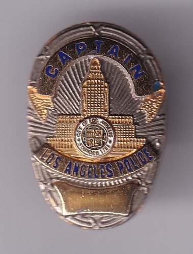 Rare pins pin - pins, police