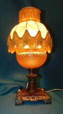 ANCIENNE LAMPE A PETROLE ELECTRIFIEE H 44cm . TOUPIE EN VERRE ROSE . DEBUT XXème