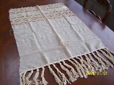 Ancien rideau avec étiquette de fabrication. Fait main. Couleur bis.  Réf n°5