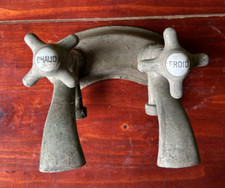 Ancien robinet de baignoire, cuisine en bronze