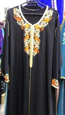 Caftan élégant brodé et