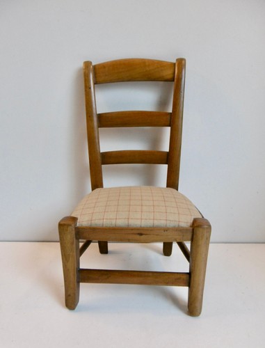 Chaise basse poupee - basse,