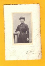 DUN-SUR-AURON (18) Photo FEMME berrichonne ELEGANTE BOURGEOISE / Photo CARRE