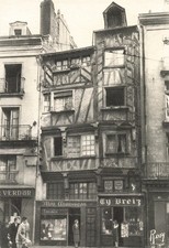 44 NANTES VIELLE MAISON