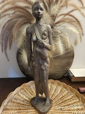 Très belle statuette sculpture en bois art Africain femme allaitant un bébé
