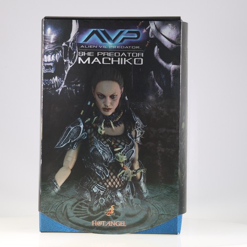 Hot toys she predator machiko - she,