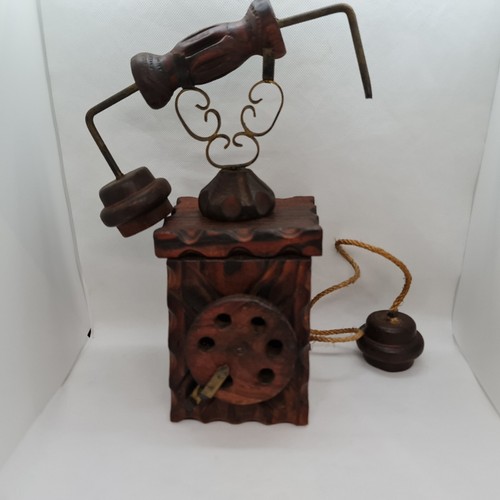 Ancien téléphone coffre