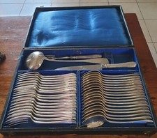 Ancienne ménagère XIXème 39 pièces monogrammée FJ dans coffret bois