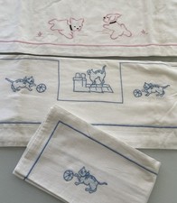 2 Draps + 1 taie pour bébé  pur coton brodé main/7248V0