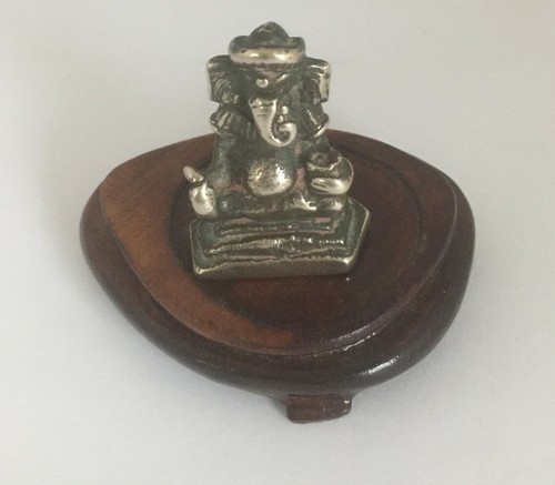 Figuration ganesh socle - de, en
