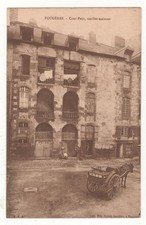 CPA 35 - FOUGÈRES : COUR PETIT - VIEILLES MAISONS (ILLE-et-VILAINE) NON ÉCRITE