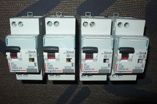 LEGRAND 410706 DISJONCTEUR DIFFERENTIEL 2 PÔLES 20A 30mA TYPE AC. 20AMPERES DX3