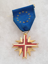 Une médaille " Croix du