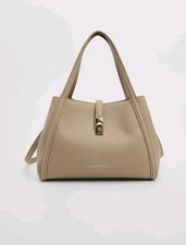 Sac à main marque Valentino