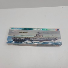 1/700 Tamiya 7810 maquette porte avion U.S. Aircraft Carrier Hornet