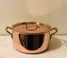 Marmite en cuivre estampillée