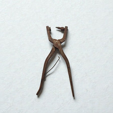 Ancienne pince à rivets creux