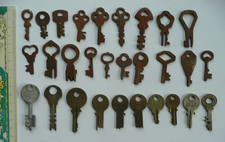 lot 29 Anciennes petites CLES plates Cadenas Coffret Meuble Boite Serrure Key