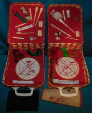 ANCIEN JOUET . 2 VALISES DE COUTURE 70's AIGUILLE TRICOTIN BRODERIE SCRAPBOOKING