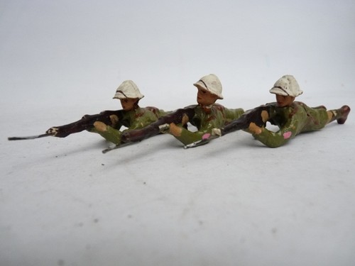 Soldat couché militaire - soldat,