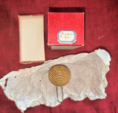 Boite carton rouge - , son