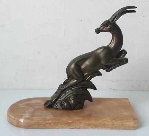 Sculpture statue ugra biche - ugra,