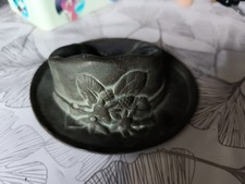 Ancien cendrier en bronze en forme de chapeau 