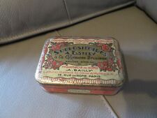 ANCIENNE BOÎTE EN FER