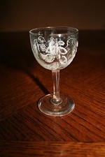 Verre à liqueur ancien émaillé à pied