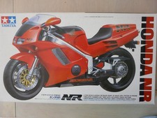 Maquette Moto 1/12 TAMIYA Ref 14060 Honda NR (commencée; dégrappée)