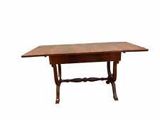 BUREAU. STYLE DE DIRECTION. ACAJOU. ANGLETERRE. XXE SIÈCLE.