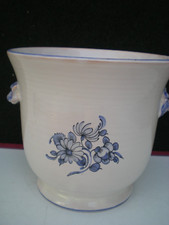 MOUSTIERS PORTE POT CERAMIQUE FLEURS BLEU SIGNE