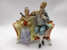 RAVISSANT GROUPE BISCUIT " LA LEÇON DE MUSIQUE " EN PORCELAINE ALLEMANDE 