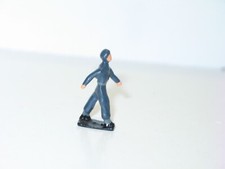 DINKY TOYS, 1X  soldat militaire bleu de défilé bras balancier , ref 160  bbb