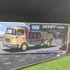 Dinky toys camion Berliet GAK plateau brasseur n°588 1/43 Atlas neuf