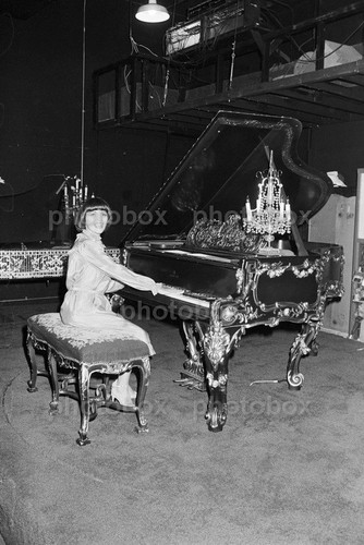 Mireille mathieu exclusive - mireille,