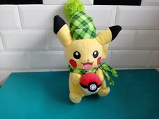 21.08.03.4 Peluche Pokémon Pikachu 25cm Tomy tenue hiver winter bonnet