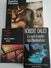 LOT de 4 livres divers  thrillers, policiers 