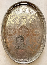 Ancien plateau à thé marocain en métal argenté, un poinçon au dos, D. 48 x 35 cm