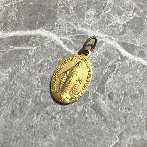 Collier ancien médaille