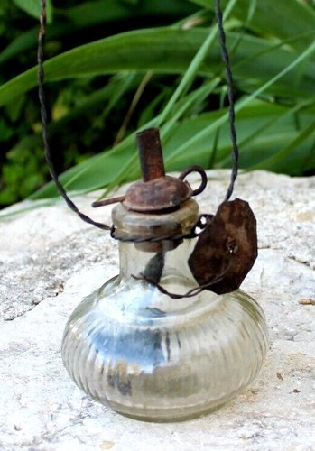 Ancienne petite lampe - lampe, a