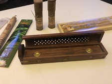 Lot : Boîte Porte-encens bois de Sheesham, Assortiments De Bâtons D’Encens