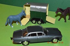 # 1:43 VANGUARDS VA08602 JAGUAR XJ6 4.2 SERIES I & TRAWING 2HORSE BOX TRAILER...