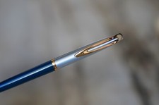 STYLO BILLE WATERMAN CF EN RESINE BLEU GRIS - CAPUCHON METAL CHROME & PL. OR