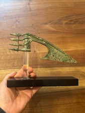 HACHE DIGITÉE EN BRONZE Luristan, fin du IIe millénaire av. J.-C