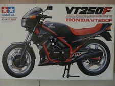 Maquette Moto 1/12 TAMIYA Ref 14017 Honda VT250F