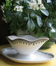 Saucière à plateau fin 19ème faïence de saint Amand modèle Simone parfait état