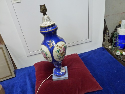 Urne couverte porcelaine - couverte,